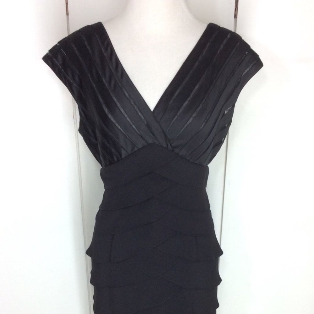ADRIANNA PAPELL TIERED SHEATH COKTAIL DRESS